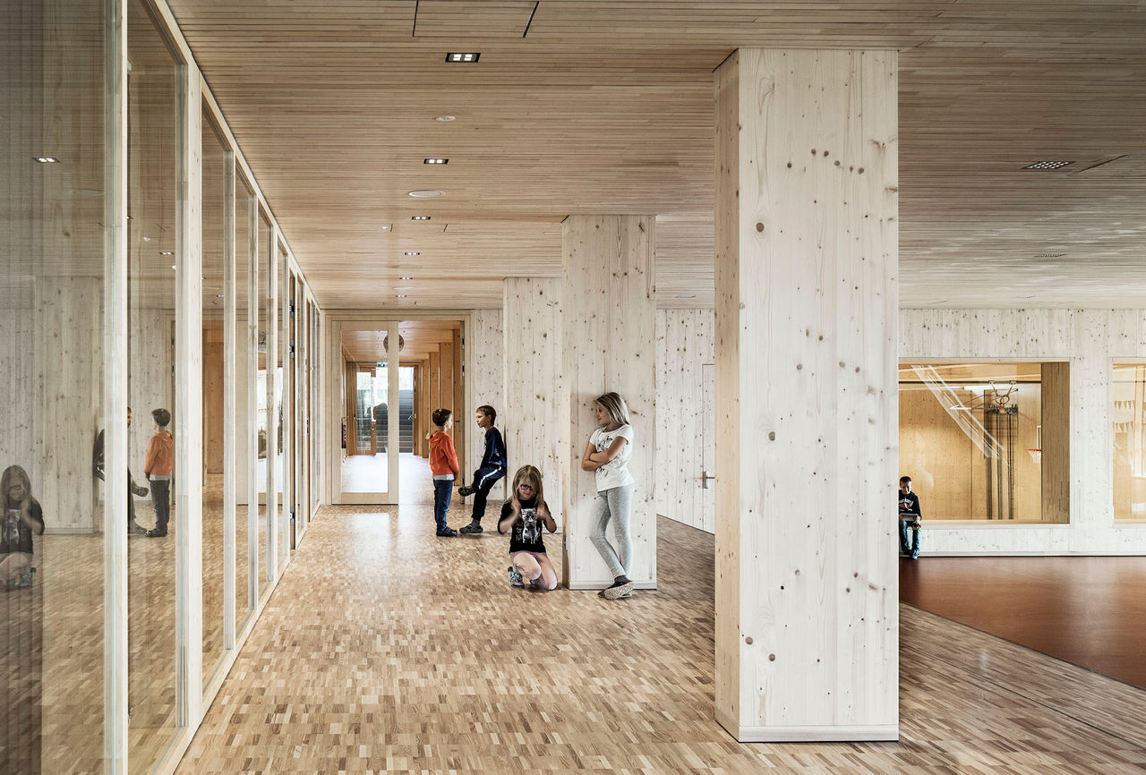 Wohlfühlort: In Hallwang hat LP architektur eine Schule überwiegend aus Holz konzipiert.