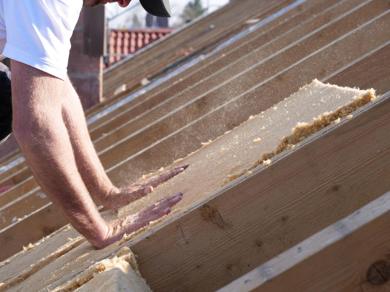 Dachsanierung von außen mit Holzfaserplatten